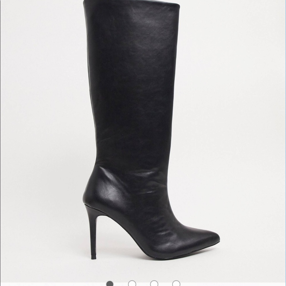Women’s US size 8 knee high heeled boot